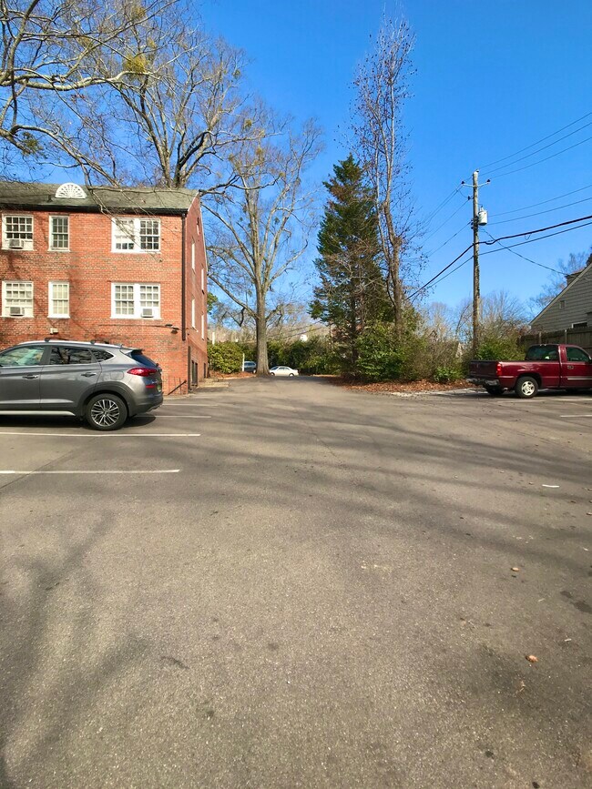 Middle parking lot entrance/exit - 2851 Thornhill Rd