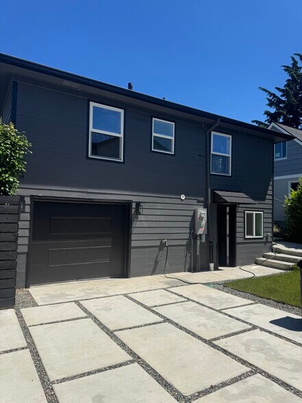 Building Photo - 4815 15th Ave S
