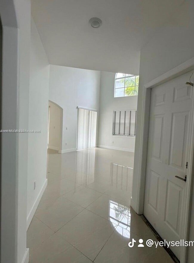 Building Photo - 16314 SW 61st Ln