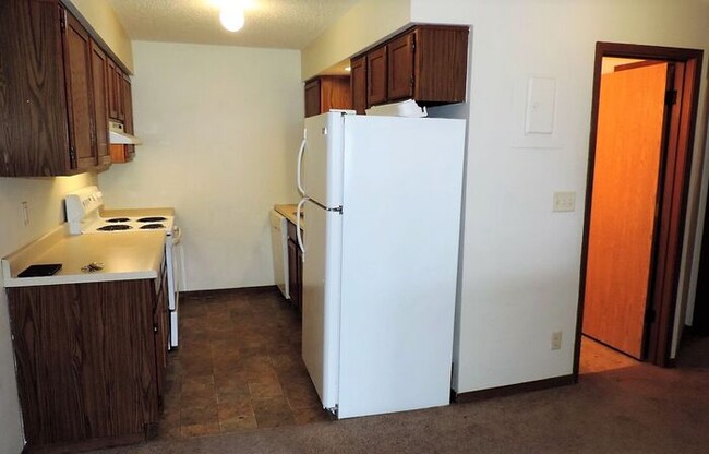 Building Photo - $1,195 | 3 Bedroom, 1 Bathroom 2nd Floor A...