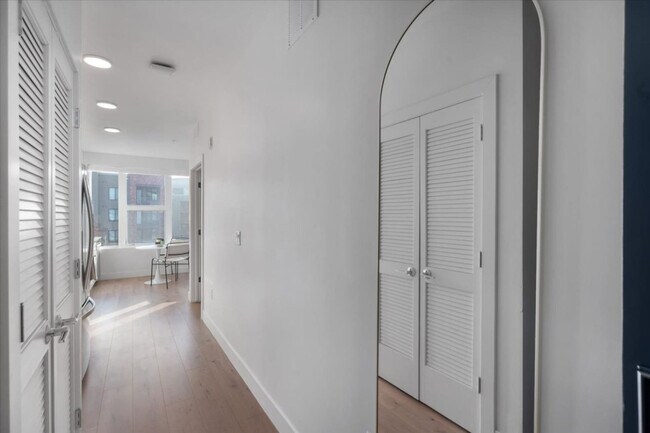 Building Photo - 320 N 490 W