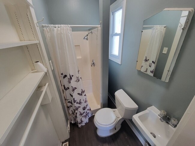 Building Photo - AVAILABLE AUGUST - 2 BED 1 BATH