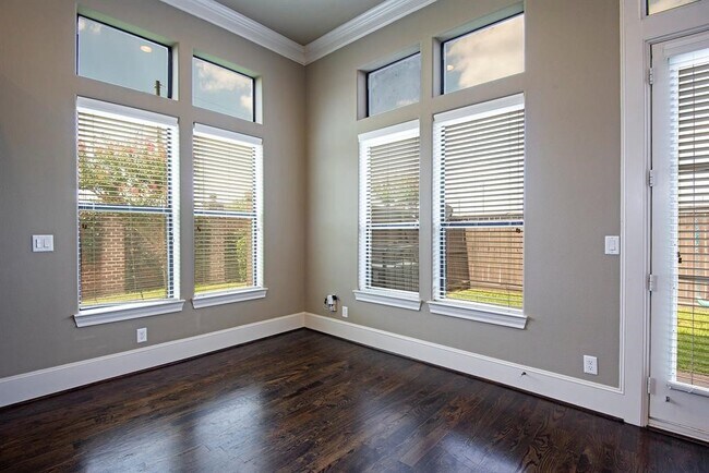 Building Photo - 9948 Woodwind Ln