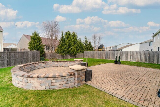 Building Photo - 202 Minuet Cir