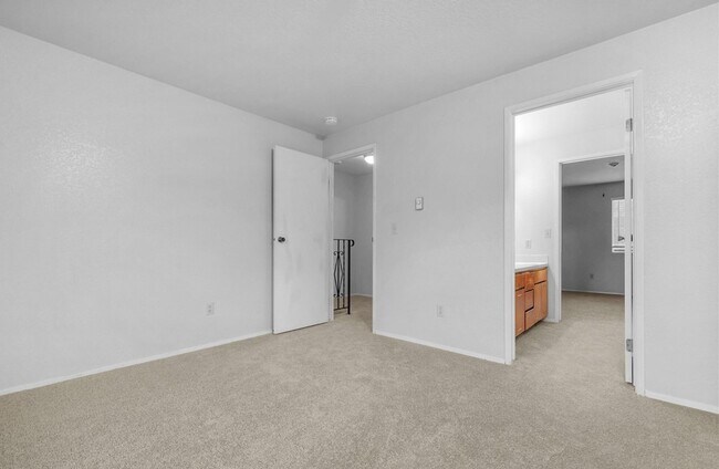 Building Photo - Spacious 2BD/1.5BTH Condo in Lynnwood - Mo...