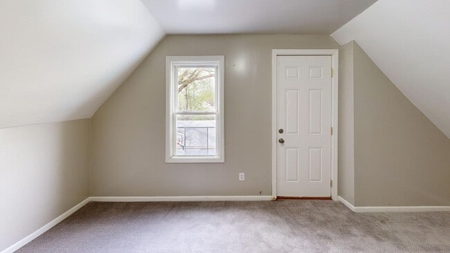 Building Photo - Spacious 3 Bedroom Home for Rent Near Downtown Toledo