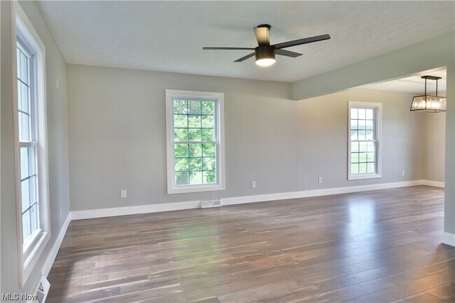 Building Photo - 5558 Pierce Rd NW