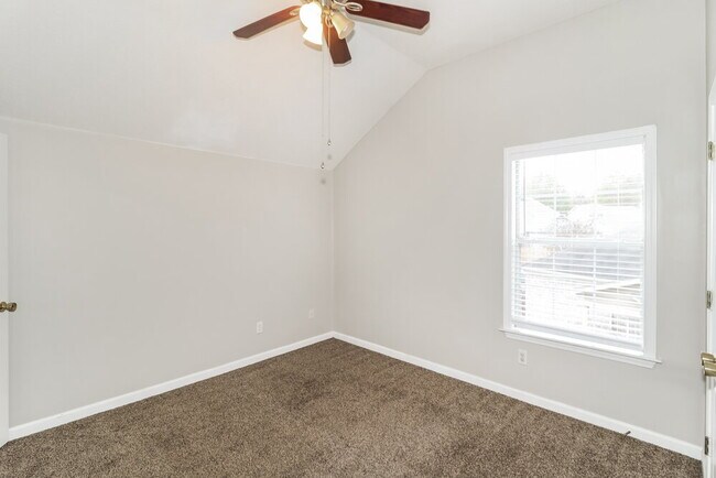 Building Photo - 8725 Rogers Park Ave