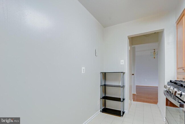Building Photo - 7400 Lakeview Dr