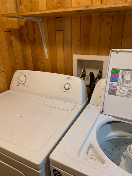 Building Photo - 1574 Armstrong Rd