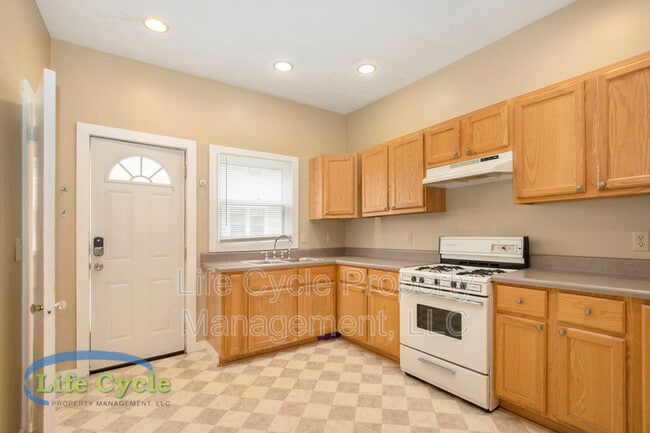 Building Photo - 250 Henry Ave SE