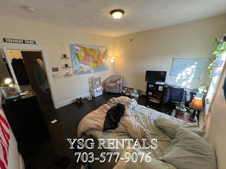 Building Photo - 4 Romar Ter