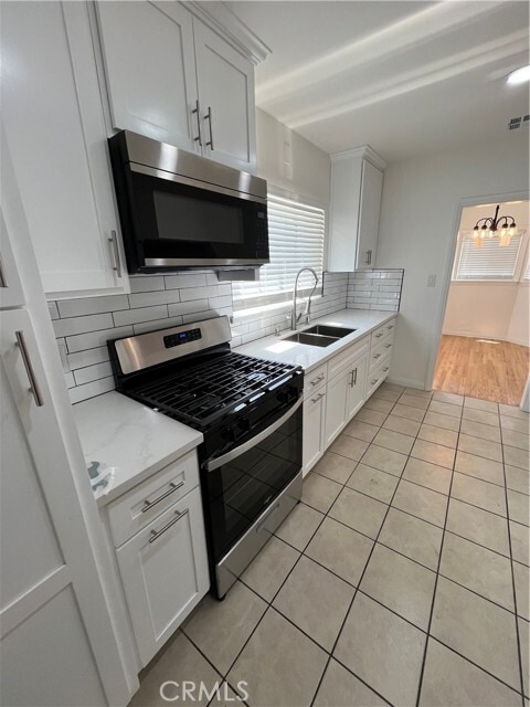 Building Photo - 9441 Beverly St