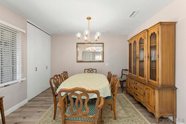 Building Photo - 339 Willowspring Dr N