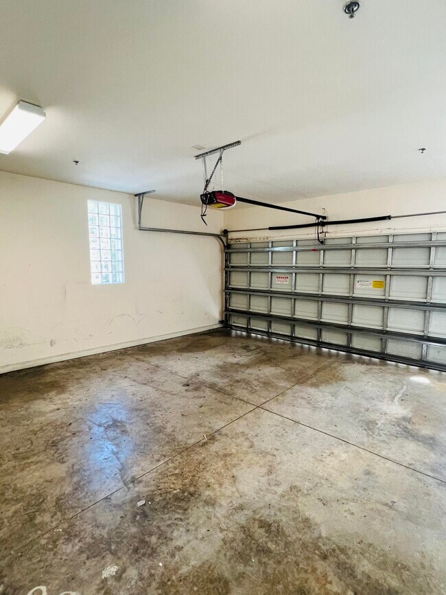 Building Photo - 441 Amador Ln