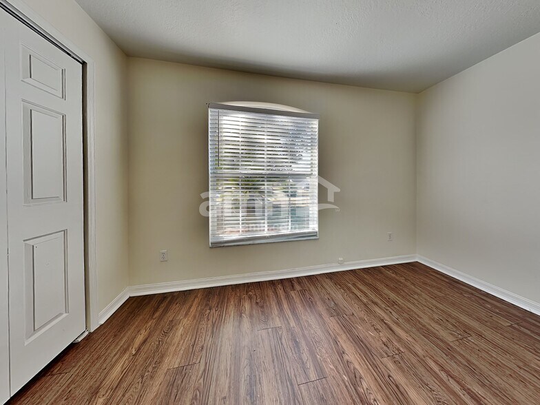 Building Photo - 1028 Chelsea Parc Dr