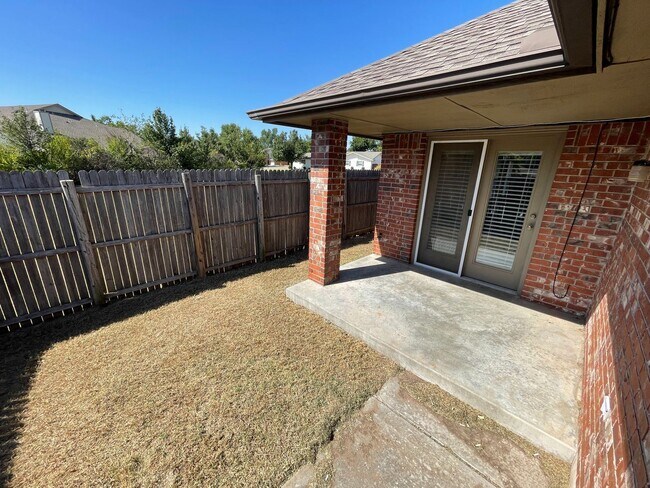 Building Photo - 3 br, 2 bath House - 400 N Willowood Drive