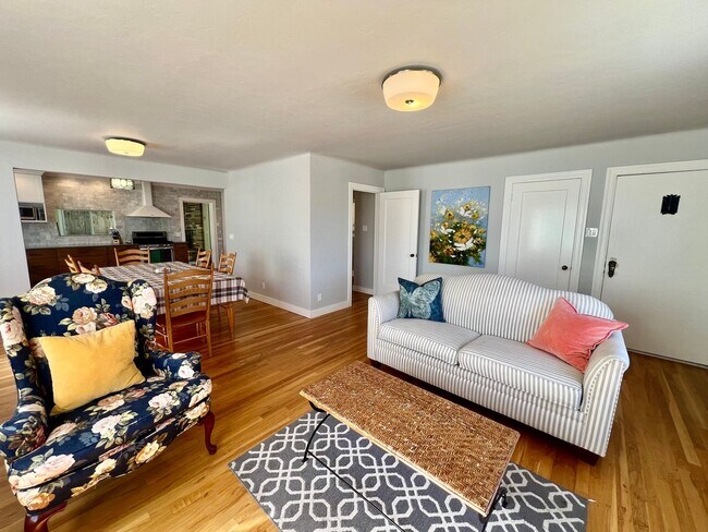 Building Photo - Charming Furnished Home in PG!