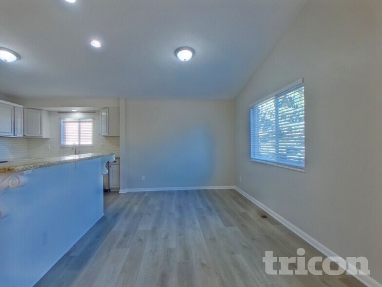 Building Photo - 7623 Safari Cir