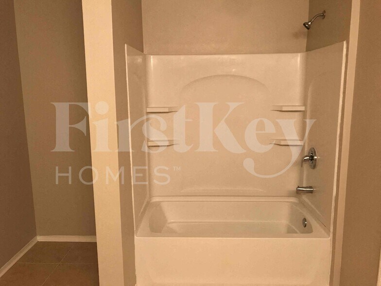 Building Photo - 5455 Sandy Shell Dr