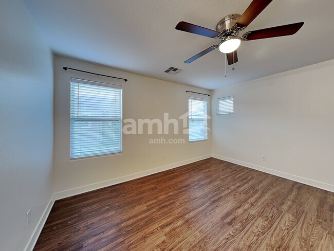 Building Photo - 10124 E Isleta Ave