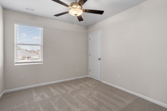 Building Photo - 3 Bd 2.5 Ba Townhome