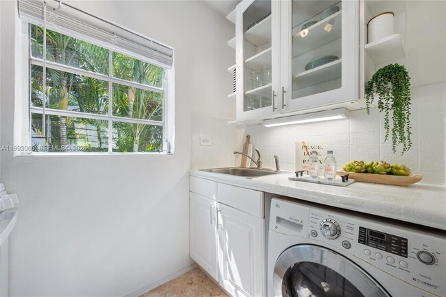 Building Photo - 750 Española Wy