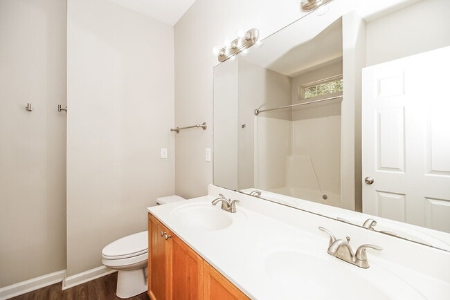 Building Photo - 11430 Northwoods Forest Dr