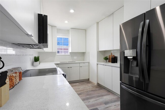 Building Photo - 3120 SW 37th Ave