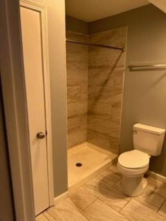 Building Photo - Beautiful 3 Bedroom 2 Bath Duplex!