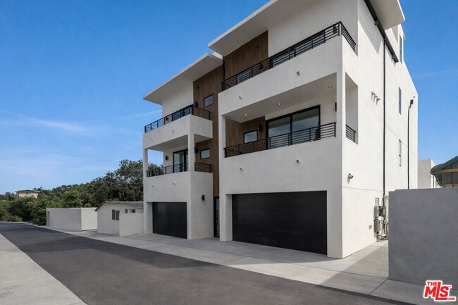 Building Photo - 1247 1/2 W Bellevue Ave