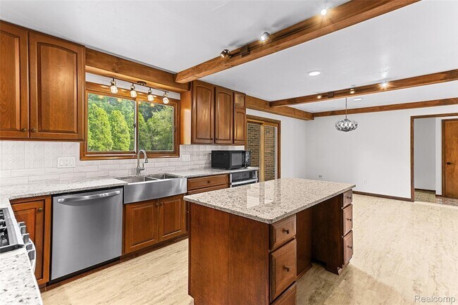 Building Photo - 3312 Palm Aire Ct