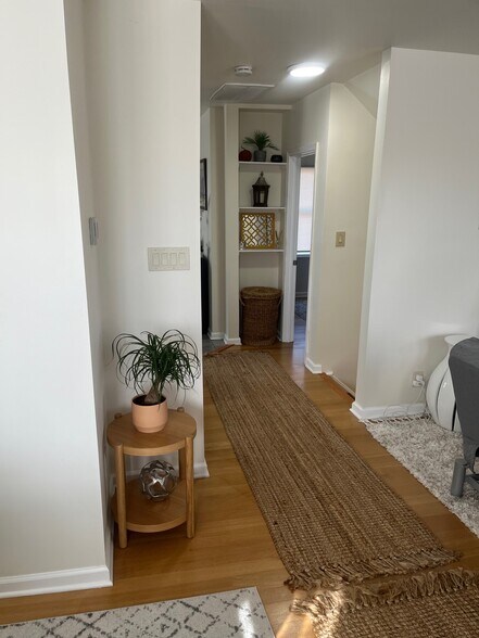 Building Photo - 106 Dallas Rd