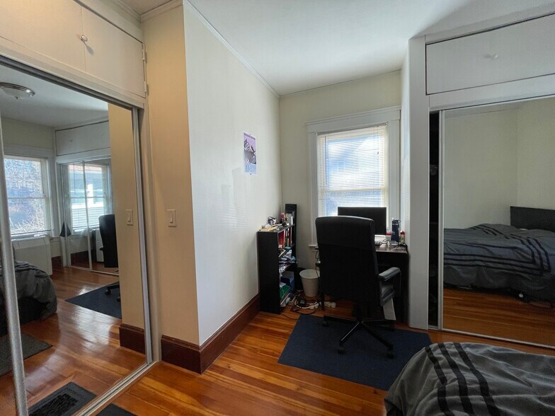 Building Photo - 56 Hobson St