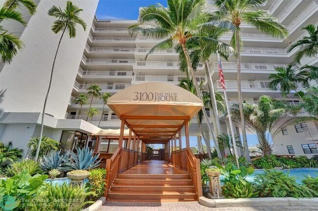 Building Photo - 3100 NE 48th St