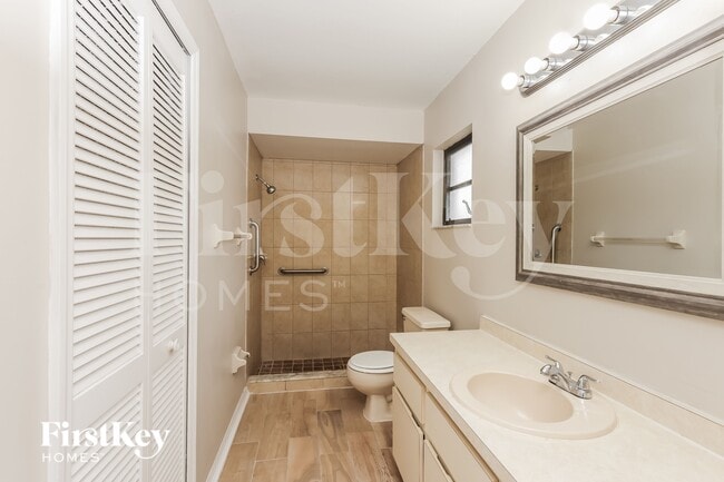 Building Photo - 1343 SE 12th Terrace