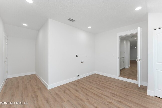 Building Photo - 4308 Worth Dr E