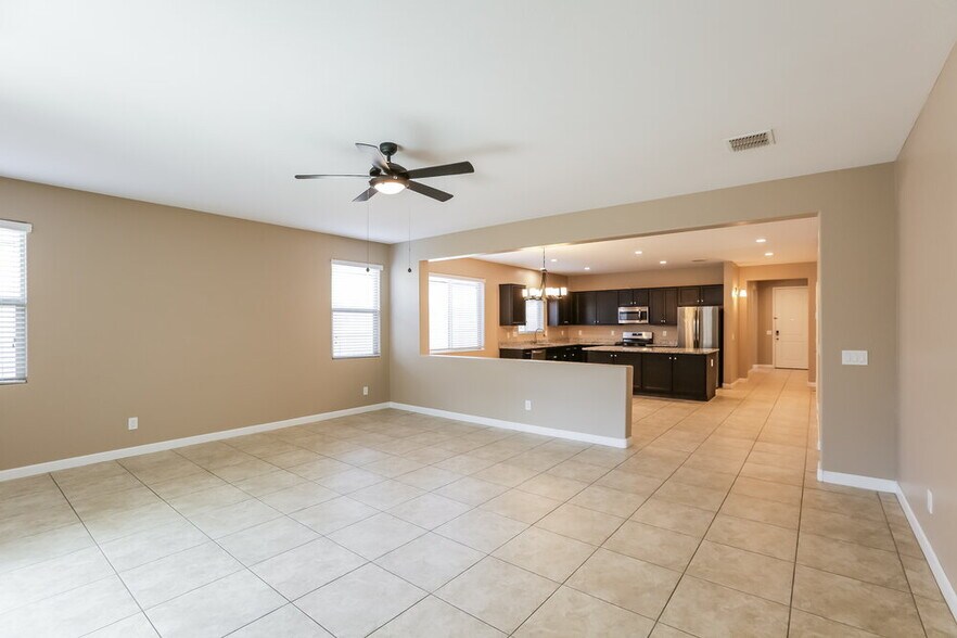 Building Photo - 17157 W Lisbon Ln