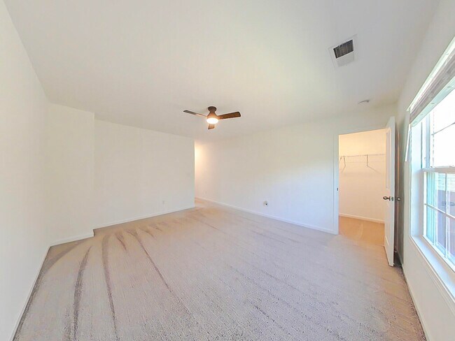 Building Photo - 2305 Sheridan Dr