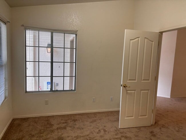 Building Photo - 3524 Plaza De Lanza