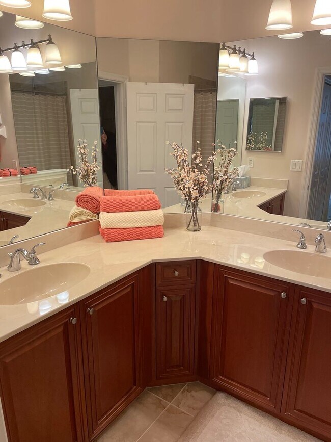 Building Photo - Furnished 3 Bedroom 2 Bath with Garage Punta Gorda Condo