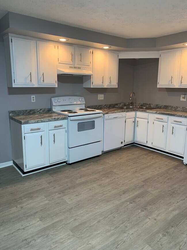 Building Photo - 33 Teakwood Ln