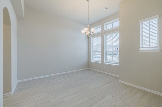 Building Photo - 3002 Roberta Sue Dr