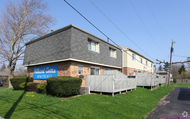 Building Photo - Hilliard Arms Apartments