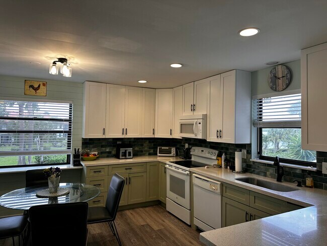 Building Photo - 6142 SE Landing Way