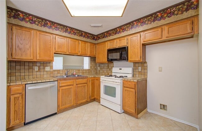 Building Photo - 11810 Stone Bridge Dr
