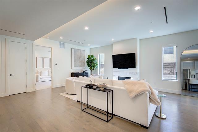 Building Photo - 3923 Cole Ave