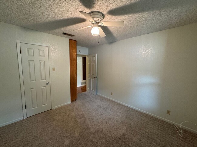Building Photo - 3-Bedroom Apartment for Rent in Killeen