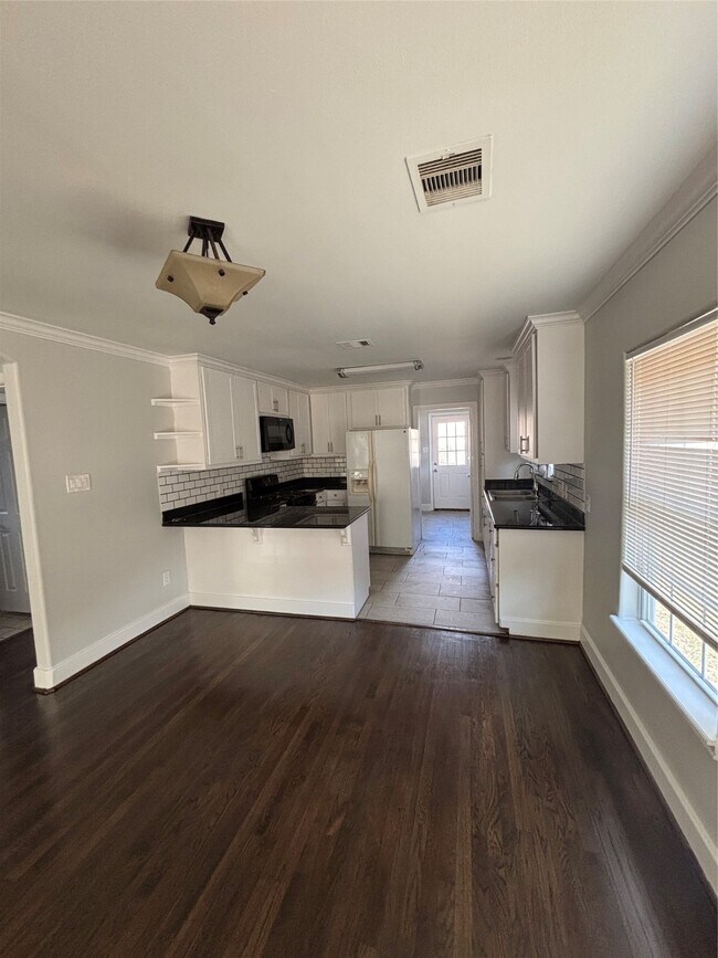 Building Photo - 5424 4th St