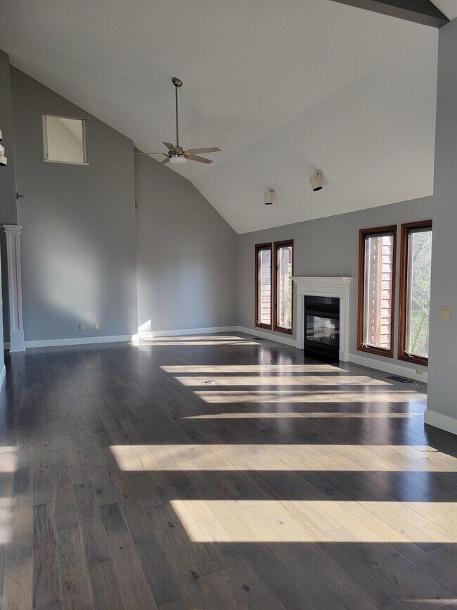 Building Photo - 116 Knollwood Ln